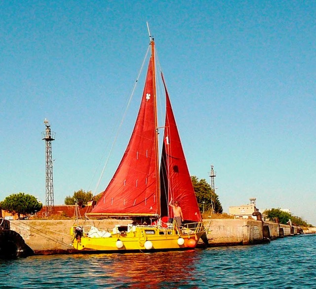 Die &#8222;Irony&#8220; im Hafen von P...ie Reise ins Mittelmeer kann losgehen.  | Foto: Privat