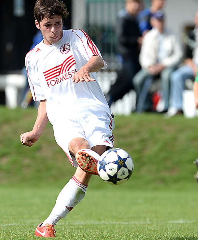 Simon Weienberger erzielte gegen ber...das 1:0 und 2:1 fr den FC Lffingen.   | Foto: Seeger