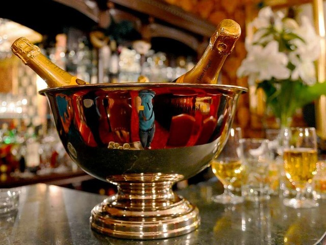 Champagner kalt gestellt: Die Kluft zw...e Vermgenssteuer das korrigieren?      | Foto: dpa