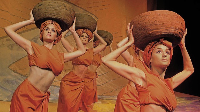 Wsche waschen kann so schn sein. Sze...&#8222;Aida&#8220; im Gloria-Theater.   | Foto: Roswitha Frey