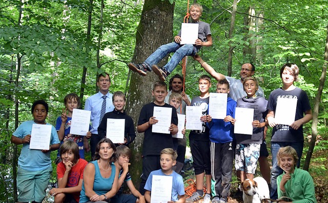 Neue Junior-Ranger: Landrat Hanno Hurt... zwei spannende Tage im Wald erlebten.  | Foto: Landratsamt
