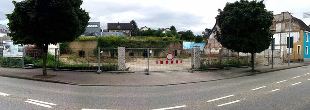 Noch herrscht Ruhe auf dem Areal an de...sollen hier die Erdarbeiten beginnen.   | Foto: Panorama: Martin  Wendel