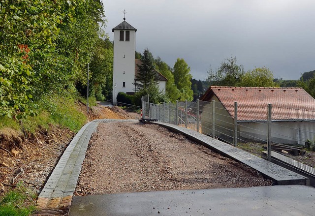 Die Baustelle an der Strae oberhalb d...rden die Arbeiten wieder aufgenommen.   | Foto: Martin Wunderle