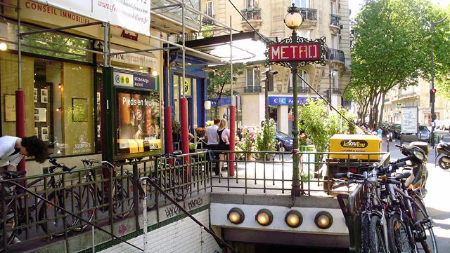 Ein Zimmer &#8222;ganz weit drauen&#8... Stadtteil Auteuil am Rande von Paris   | Foto: bz