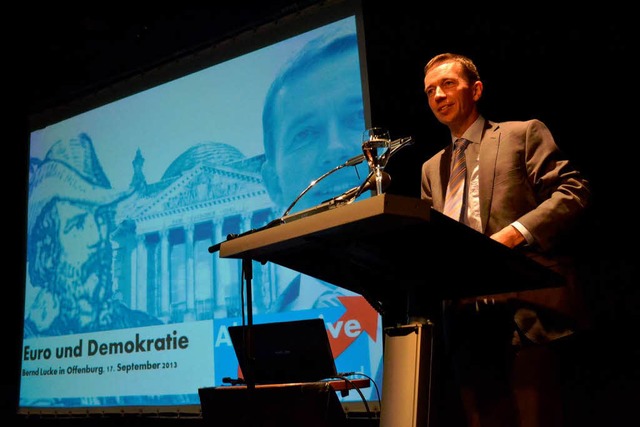 &#8222;Chefrevolutionr&#8220; mit Heckerhut: Bernd Lucke in Offenburg  | Foto: Harald Rudolf