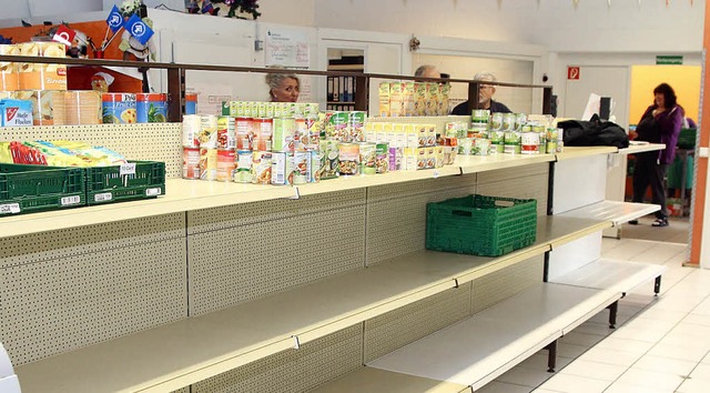 Die Lebensmittelregale im Tafelladen h... hoffen auf baldige Warenanlieferung.   | Foto: Hans-Jrgen Hege