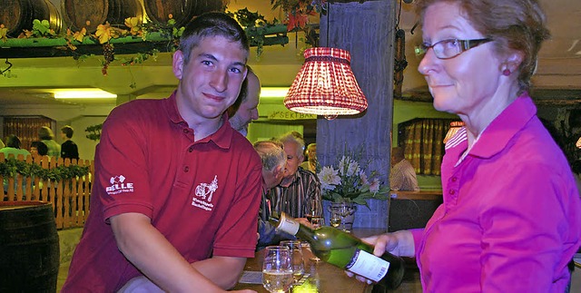 Eifrig probiert werden darf beim Weinfest in Bischoffingen.  | Foto: Benjamin Bohn