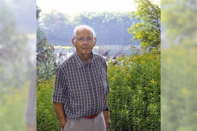 Hansjrg Ernst betreut seit mehr als 30 Jahren die Vgel am Arlesheimer See