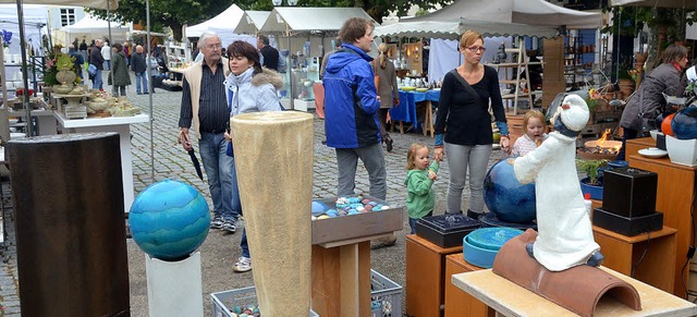 Alle Facetten der Gegenwartskeramik sind auf dem Kanderner Markt vertreten.   | Foto: Langelott