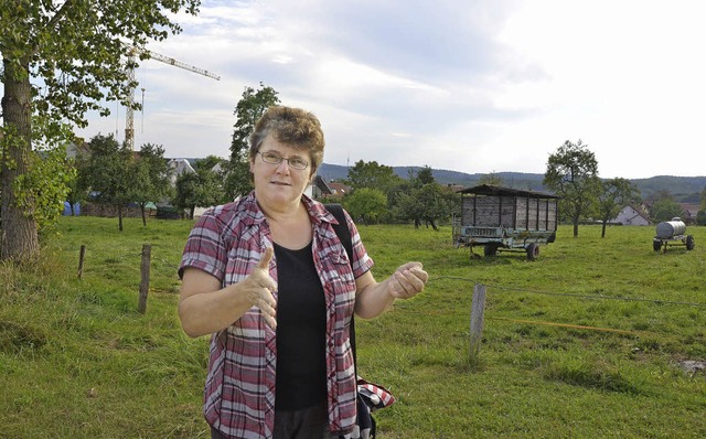 Ortsvorsteherin Silvia Rtschle vor dem Gebiet &#8222;Bauert&#8220;   | Foto: R. Dorweiler