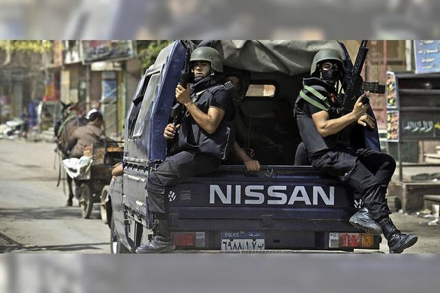 Die ägyptische Polizei stürmt eine Hochburg der Muslimbrüder