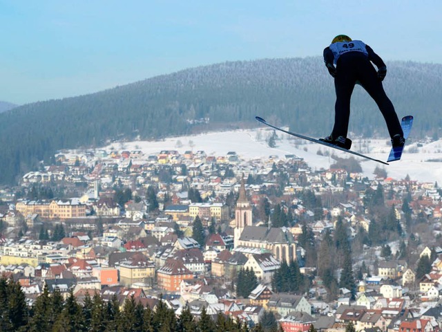 Ein Ausflug mit Schwarzwaldpanorama beim Skispringen in Neustadt.   | Foto: Patrick Seeger