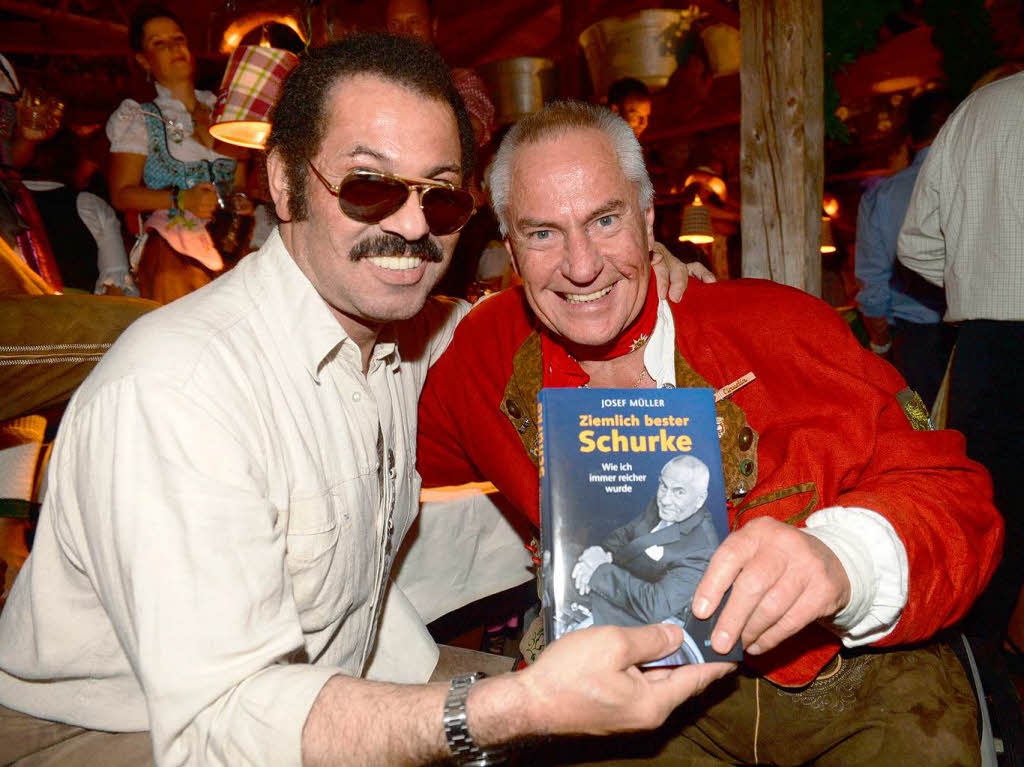 Karl-Heinz Schwensen (links) und Autor Josef Müller. Karl-Heinz Schwensen (links) und Autor Josef Müller.
