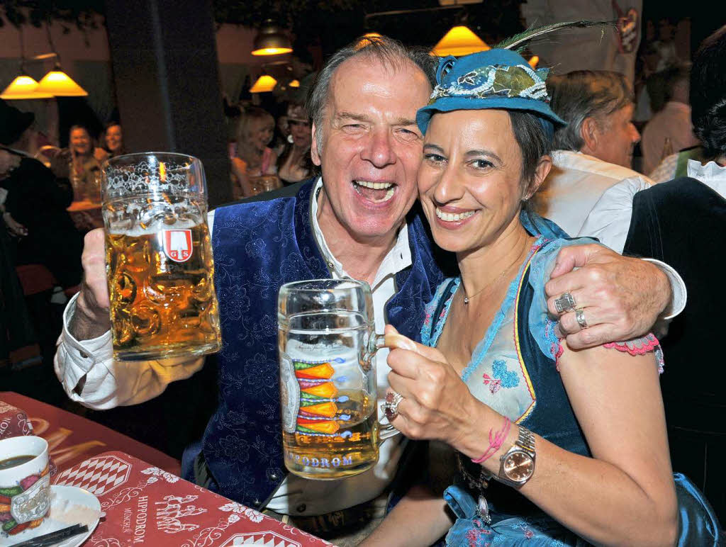 Schauspieler Wolfgang Fierek und seine Frau Djamila feiern. Schauspieler Wolfgang Fierek und seine Frau Djamila feiern.