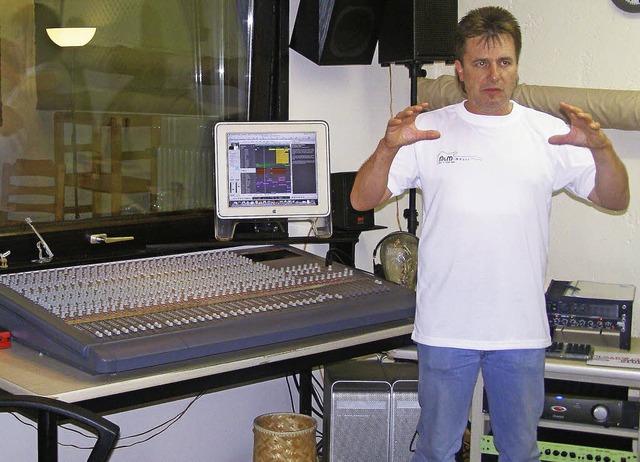 Wie im Tonstudio ein Song entsteht: Ma...chftes M &amp; M-Music das Mischpult.  | Foto: Liane Schilling