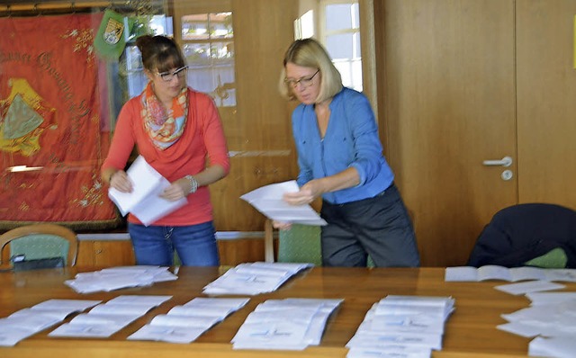 Die Wahlhelfer im Bonndorfer Rathaus leisteten gute Arbeit.   | Foto: jul