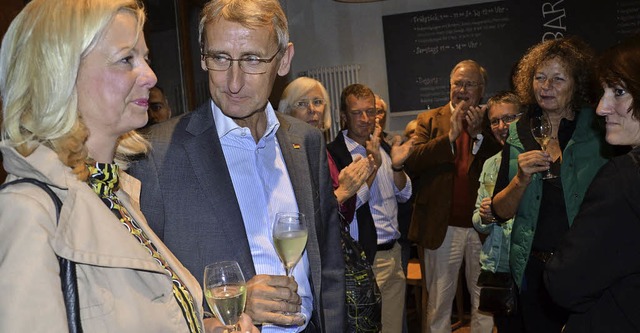 Armin Schuster wurde bei seiner Wahlparty  in der Cafebar euphorisch empfangen.   | Foto: Barbara Ruda