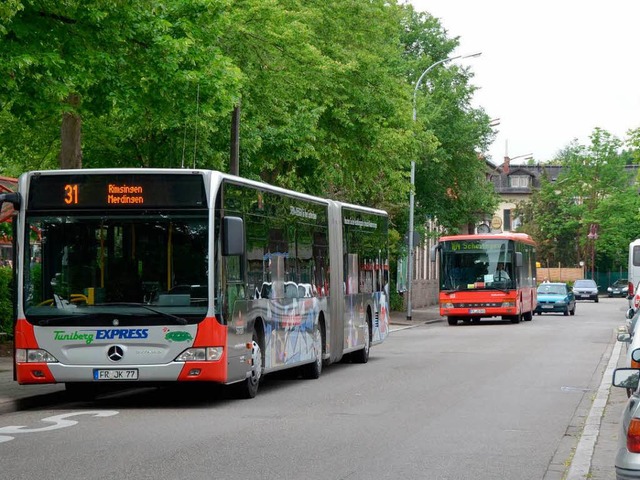 Fr die vielen Busse, die in der Bahnh...einen eigenen Busbahnhof bauen lassen.  | Foto: Gerold Zink