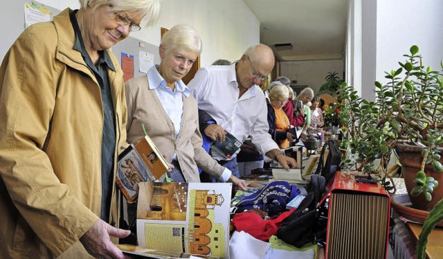 Brigitte Schreieder, Friedel Jordan un... der Hobby-Interessen-Austauschbrse.   | Foto: Thomas Kunz