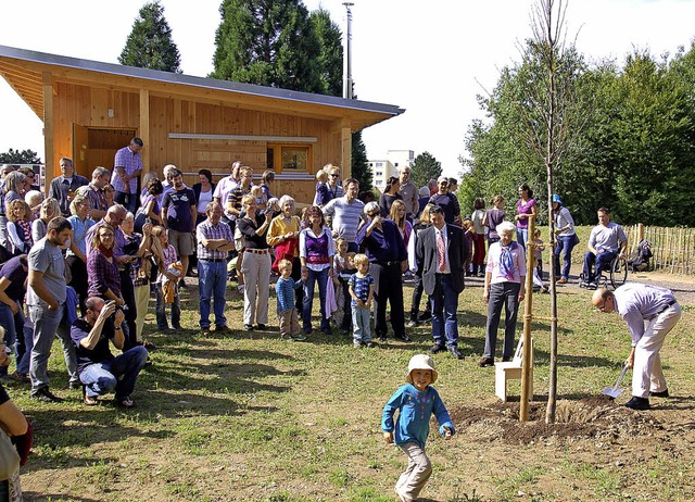 Zu Ehren des Grnders von &#8222;Aktio...inde beim Waldkindergarten gepflanzt.   | Foto: Helena Kiefer