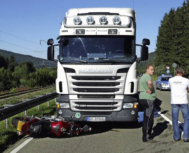 Auf der B 317 kam es zu einem folgensc... Motorradfahrer ist schwer verletzt.    | Foto: Kamera 24