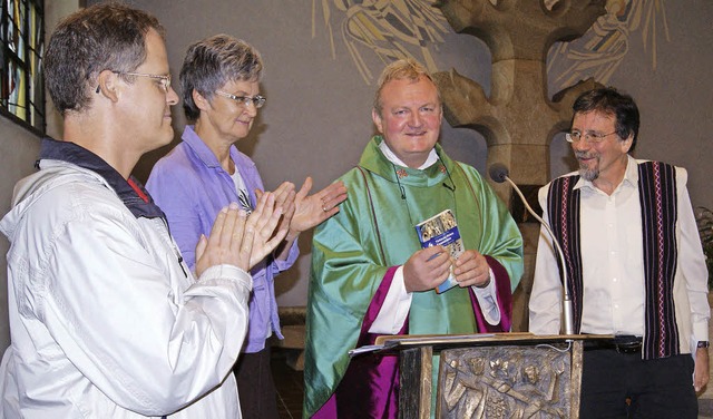 Pastoralreferent Karl Flaig wurde von ... Ruhestand verabschiedet (von rechts).  | Foto: Schopferer
