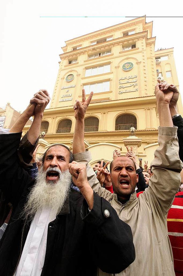 Demonstrierende Muslimbrder in Kairo  | Foto: dpa