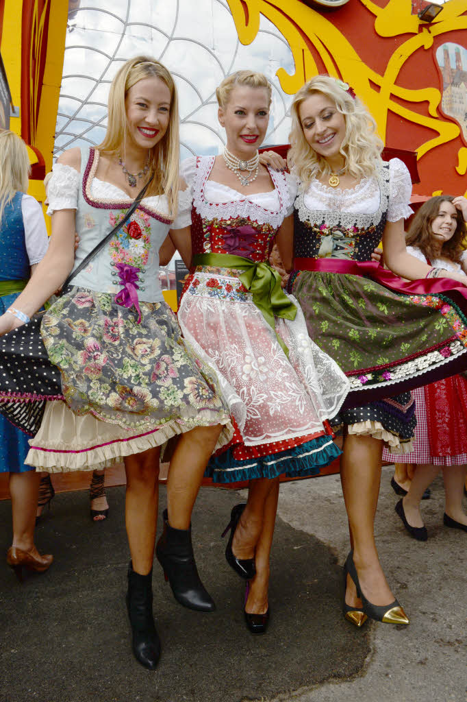 Designerin Alessandra Pocher, (links), DJane Giulia Siegel (mitte) und die Moderatorin Verena Kerth (rechts). Designerin Alessandra Pocher, (links), DJane Giulia Siegel (mitte) und die Moderatorin Verena Kerth (rechts).