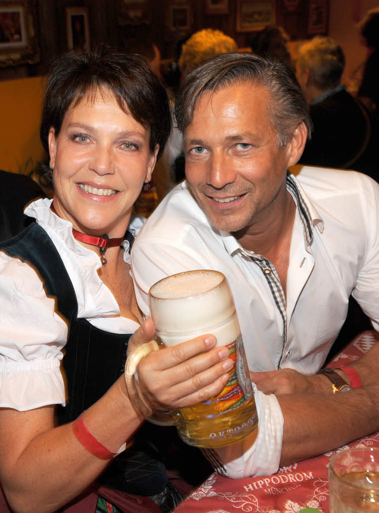 Schauspielerin Janina Hartwig und ihr Lebensgefährte, Sterne-Koch Reiner Fischer. Schauspielerin Janina Hartwig und ihr Lebensgefährte, Sterne-Koch Reiner Fischer.