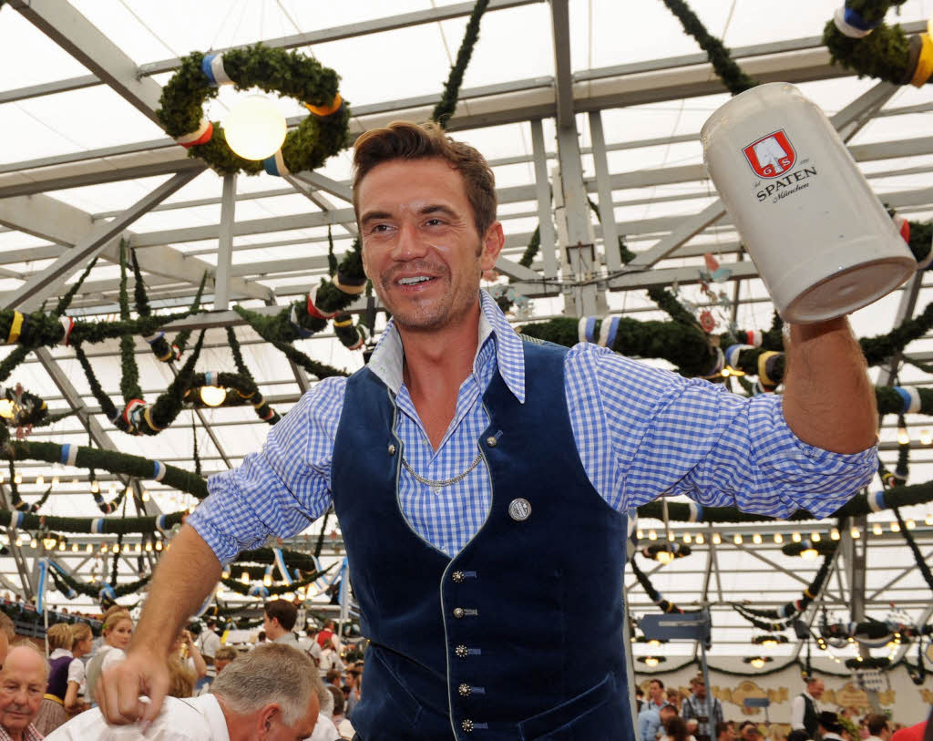 Florian Silbereisen feiert im Schottenhamel-Festzelt. Florian Silbereisen feiert im Schottenhamel-Festzelt.