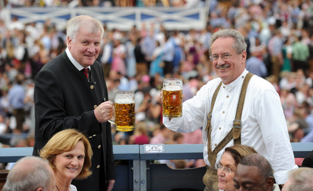 Der Münchner Oberbürgermeister Christian Ude (SPD, r) und der bayerische Ministerpräsident Horst Seehofer (CSU, l) Der Münchner Oberbürgermeister Christian Ude (SPD, r) und der bayerische Ministerpräsident Horst Seehofer (CSU, l)