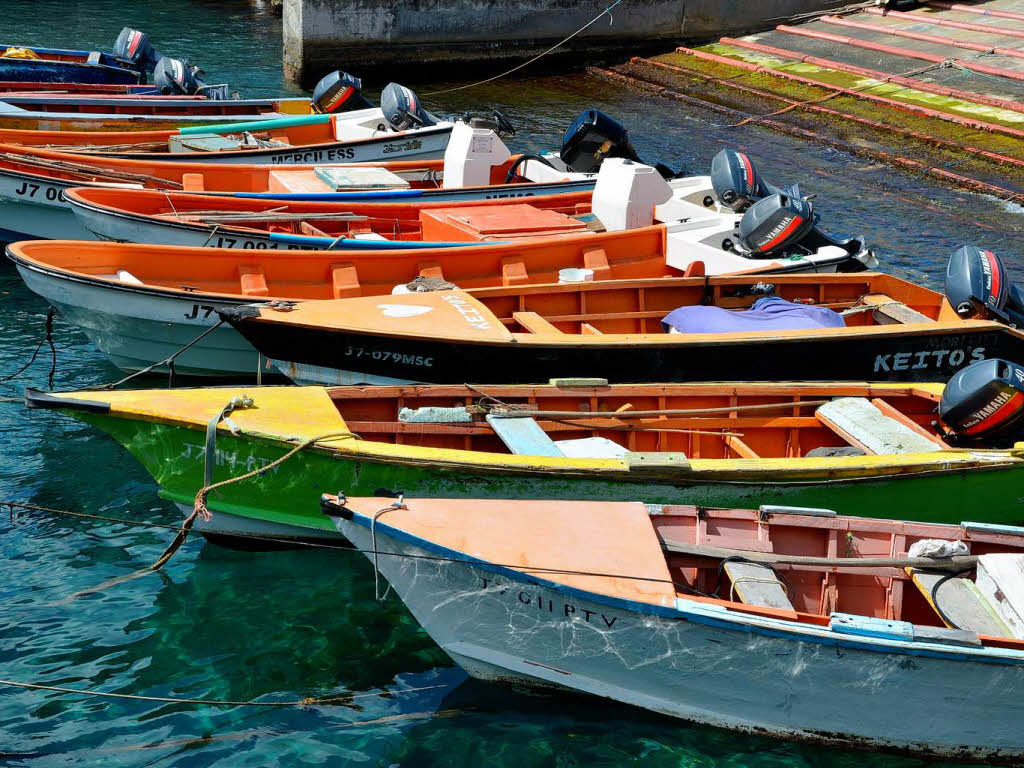 Bunte Boote auf der Insel Martinique