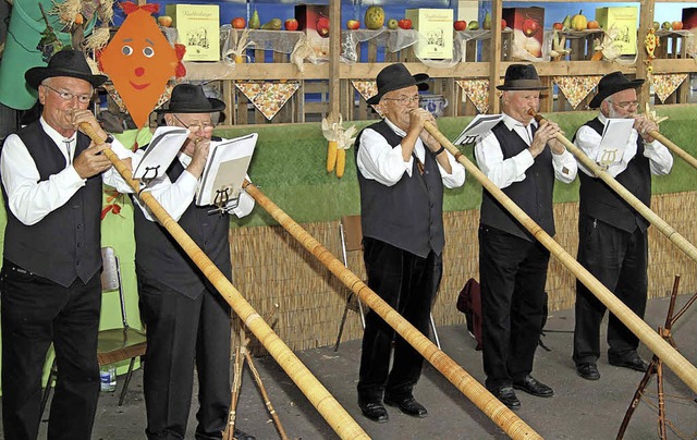 Kiechlinsbergen. Die Alphornblsergrup...rige Zwiebelkuchenfest mitgestalteten.  | Foto: Roland Vitt