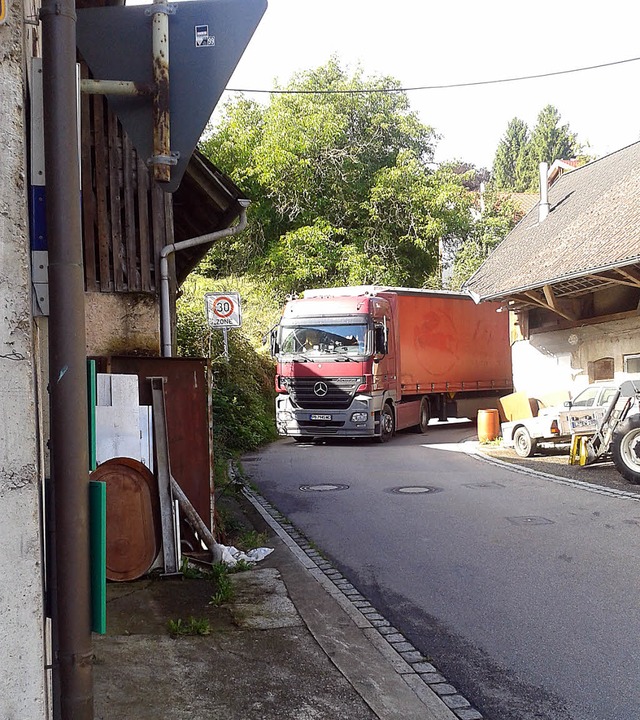 Ein 40-Tonner Sattelzug wie dieser  ko...gen ein ins Auge gefasstes Baugebiet.   | Foto: zvg