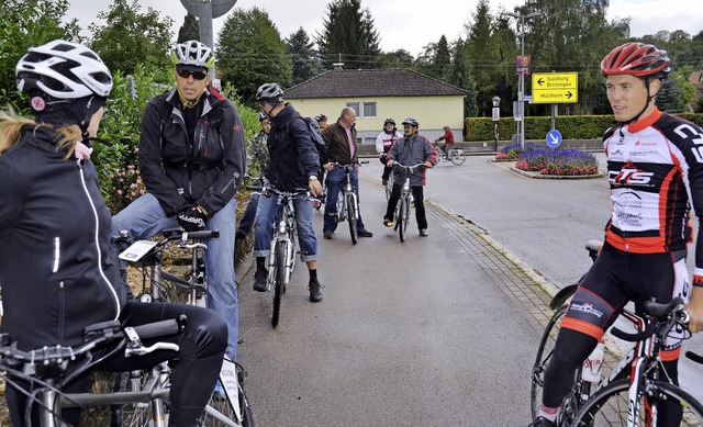 Probefahrt mit E-Bike und  Ex-Radprofi Felix Odebrecht (rechts).   | Foto: Gabriele Babeck-Reinsch