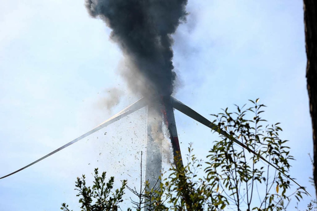 Das brennende Windrad.  | Foto: Christoph Breithaupt