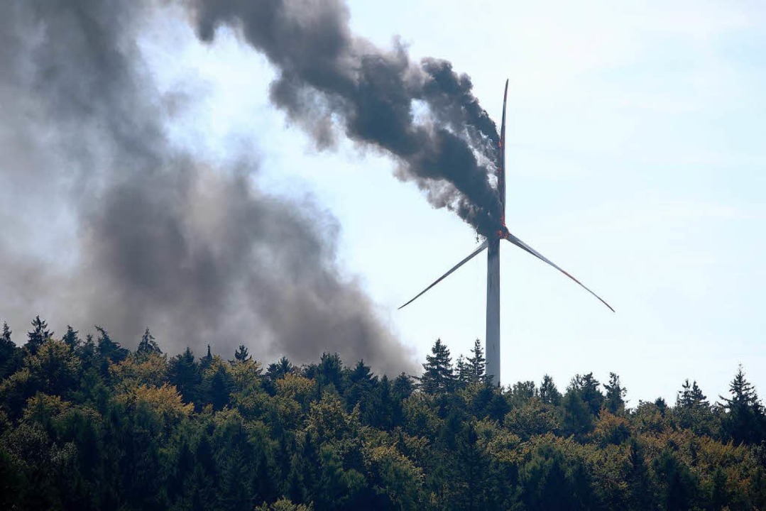 Das brennende Windrad.  | Foto: Christoph Breithaupt