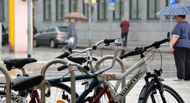 Sollen nicht im Regen stehen bleiben: Fahrrder in der Innenstadt  | Foto: Peter Gerigk