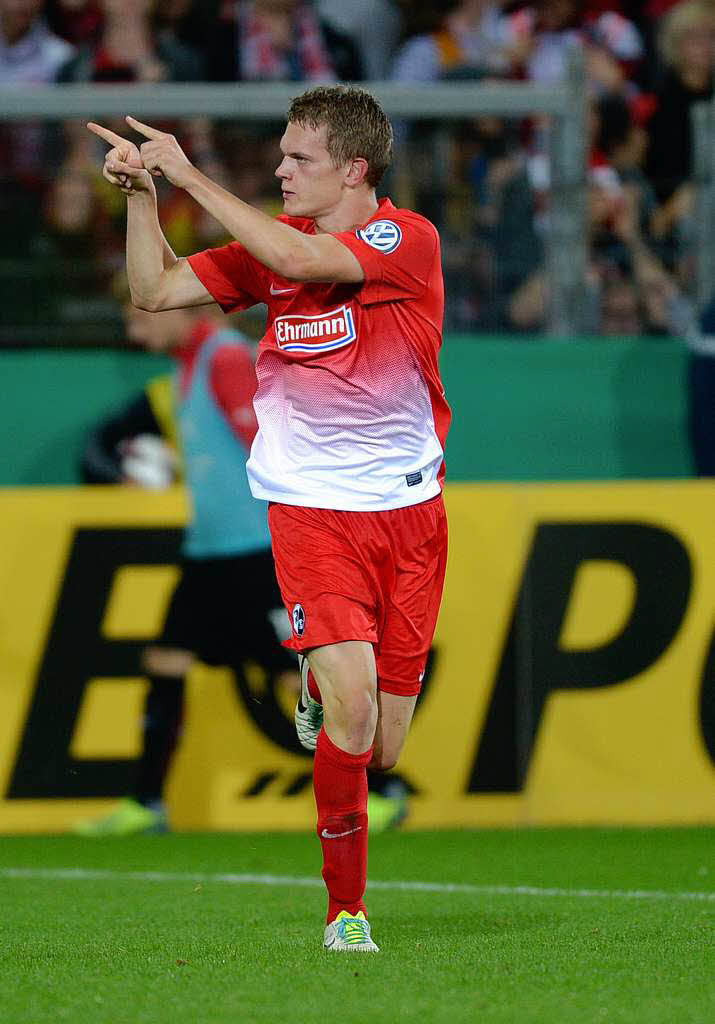 Matthias Ginter von Freiburg bejubelt sein 1:0.