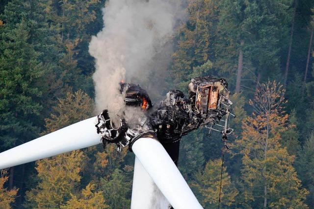 Fotos: Neue Bilder vom abgebrannten Windrad in Lahr