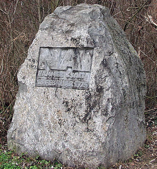 Widerstand gegen das AKW in Stein geme...r Gedenkstein im Wyhler Rheinauewald.   | Foto: Archivfoto: Trul