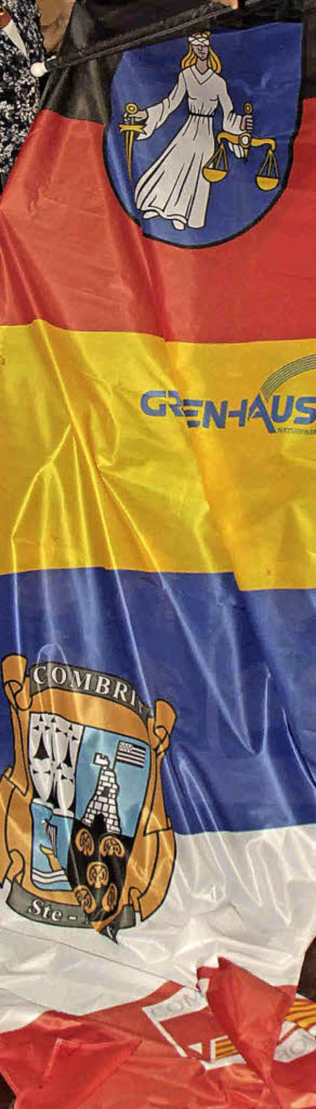 Beim offiziellen Festakt in Grafenhaus... Jumelage eine Fahne der Freundschaft.  | Foto: Archiv