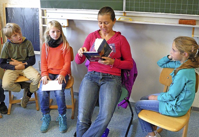 Thurid Neumann las in der Grundschule ...eimnis um Schloss Krhenstein&#8220;.   | Foto: Anne Freyer