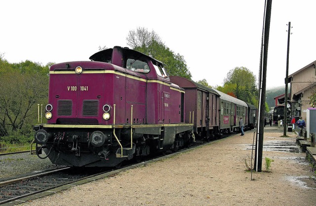 Ein historischer Sonderzug, ein Eilzug...auschwnzlebahn nach Waldshut-Tiengen.  | Foto: Archiv