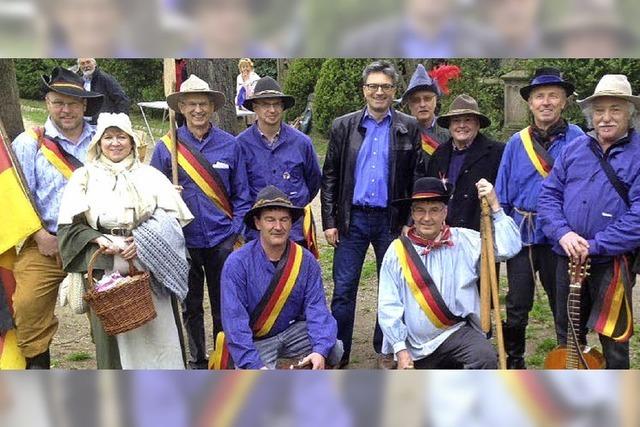 Freiheitslieder an der Lenk-Plastik