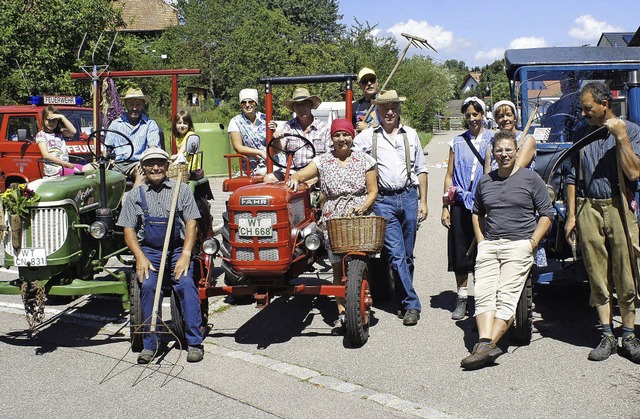 Mit  Oldtimertraktoren,  Sensen und Ga... Weizenernte fr das Buurefescht ein.   | Foto: Reinhard Herbrig