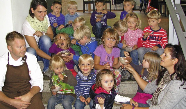 Die &#8222;Igelgruppe&#8220; zu Besuch bei Chefkoch Dirk Pfefferle.  | Foto: M. Lange