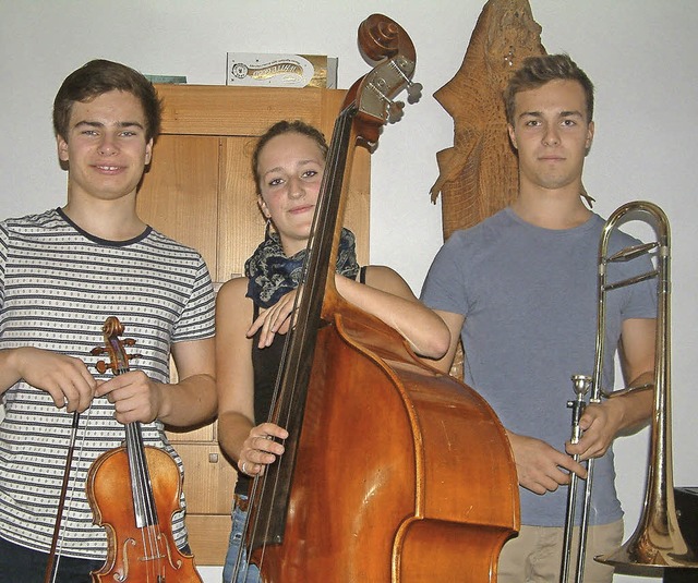 Konzertmeister Gregor Hnler (links), Judith Roloff und Ludwig Hnler   | Foto: Frey