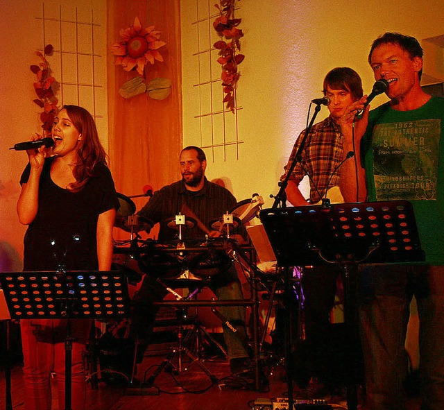 Ein Teil der Band Inheritance, die zum...ikirchliche Gemeinde ein Konzert gab.   | Foto: Sandra Decoux-Kone
