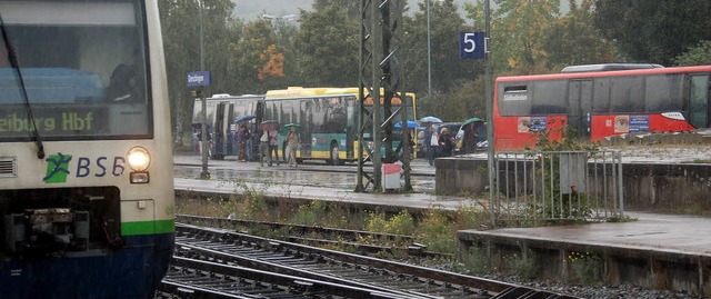 Noch fllt das Umsteigen von Bus zu Ba...Bus in Denzlingen nicht immer leicht.   | Foto: Frank Kiefer